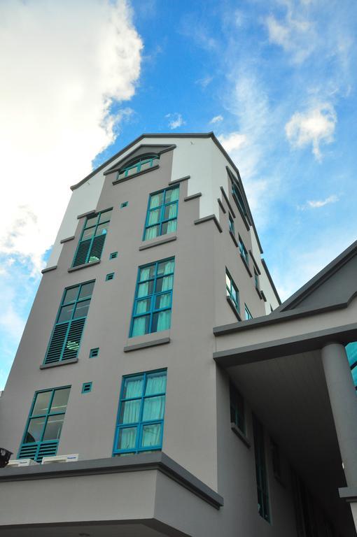 Tat Place Hotel Kuala Belait Bagian luar foto